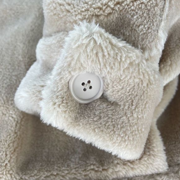 American Eagle Faux Fur Shacket - NWT- Size XS - Picture 6 of 9